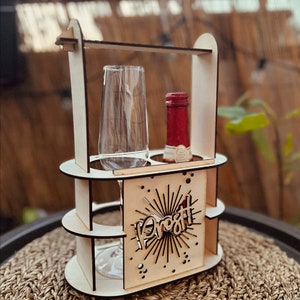 Lasercut-Datei: Piccolo-Getränkehalter "Prost" für Sektglas & kleine Sektflasche  | SVG-Datei