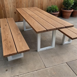 Customizable Solid Wood Outdoor Dining Table with Metal Frame