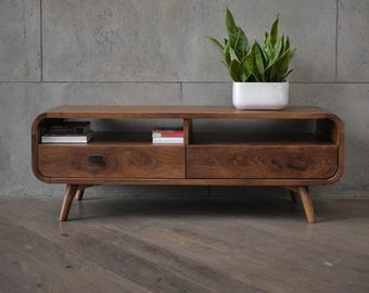 Konsolentisch aus Nussbaum / Eichen Lowboard / Sideboard / TV-Möbel / Wohnzimmer Schrank / Echtholz Konsolentisch