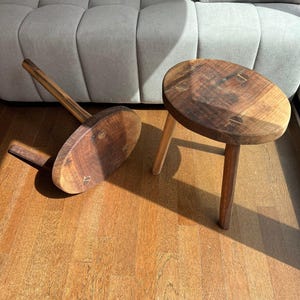 Taburete de madera / mesa auxiliar / taburete para plantas / taburete hecho a mano / taburete redondo / taburete de asiento / hecho a pedido / madera natural / idea de regalo