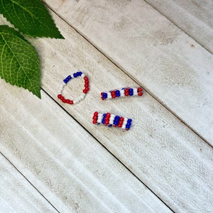 ANILLOS Día de la Independencia / 4 de julio Anillos apilables / Anillos en capas para mujer / Anillos de cuentas de semillas rojas, blancas y azules / Joyería de la bandera estadounidense /