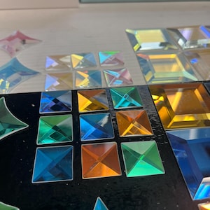 Vitral dicróico biselado quadrado de 1 polegada, cor joia.