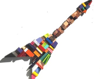 Escultura de guitarra eléctrica en forma de ensamblaje - Rock On - Escultura 3D colorida - Para colgar en la pared - Sala de música - Arte para músicos - Rock and Roll - Pieza única