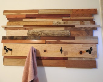 Toallero/Perchero de madera natural con remates negros - Arte de lujo - OOKA - 4 ganchos - Hecho en Estados Unidos - Decoración de casa de playa - Loft en el centro
