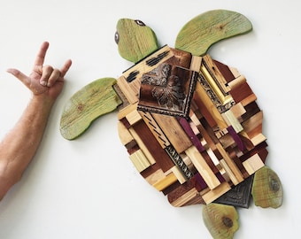 VENDIDO --- Gran pieza de arte en madera con forma de tortuga marina - Maderas recicladas - Pieza única - Hecha a mano - Océanos - Vida marina - Salvemos nuestros mares - Día de la Tierra - Playa