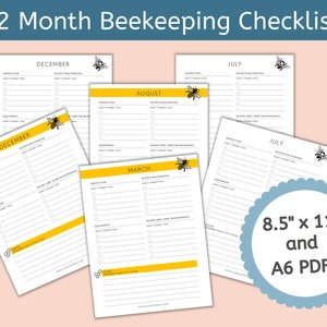 Op de afbeelding: Een printbare bijenhoudchecklist met een geel en wit kleurenschema. De checklist is verdeeld in 12 maanden en omvat taken zoals inspecties, voedselbehoeften en onderhoud van de bijenkorf. De checklist is beschikbaar in de formaten 8,5" x 11" en A6 PDF.