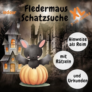 以下が含まれることがあります： ハロウィーンをテーマにしたグラフィック。カボチャの上に漫画のコウモリが描かれ、お化け屋敷と城を背景にしています。「Fledermaus Schatzsuche」と「7-10 Jahre」の文字が含まれています。