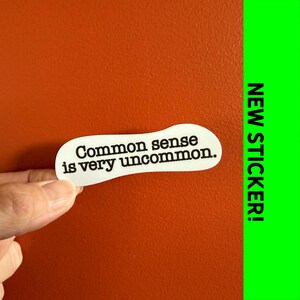 El sentido común es muy poco común / calcomanía de vinilo, humor, gracioso, calcomanía para laptop, calcomanía para botella de agua, regalo de broma, impermeable, refrán, político