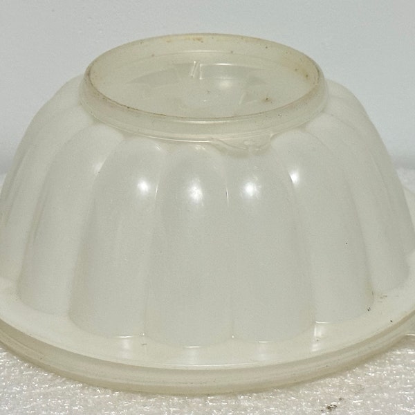 Vintage Tupperware Jell-O Mold