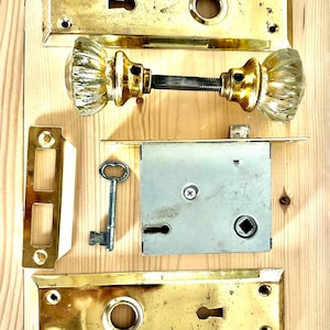 Victorian Vintage Rosette Crystal Door Knob Set with Lock and Skeleton Key