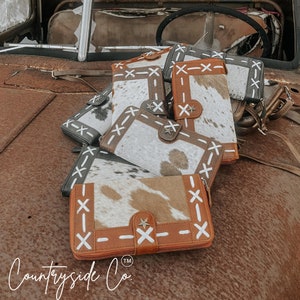 Cartera de piel de vaca bordada en cruz Lone Star de Countryside Co.