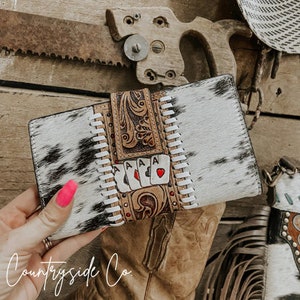 Cartera de piel de vaca y cuero repujado Gambler de Countryside Co.