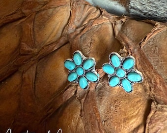 Detailed Trendy Flower Earring