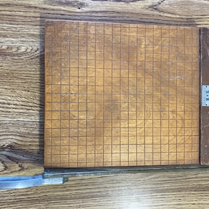 Coupe-papier de table ancien, marque de qualité S & K fabriqué au Japon 8,5 x 10 pouces, base en bois, accessoires en métal vintage old school
