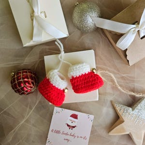 Petites bottines du père Noël - Révélation de grossesse de Noël - Boîte cadeau avec carte personnalisable incluse
