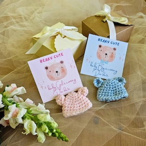 Sexe révélé pour les grands-parents. Bonnet petit ours dans une boîte cadeau + carte personnalisable