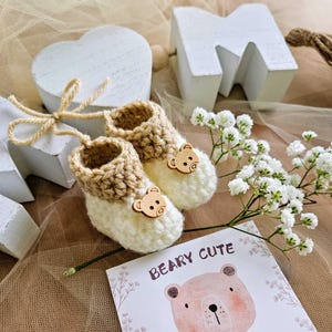 Bottes bébé ours. Révélation de grossesse + coffret cadeau avec carte personnalisable