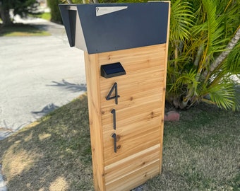 Modern Cedar Locking Mailbox – Solar Light & House Numbers