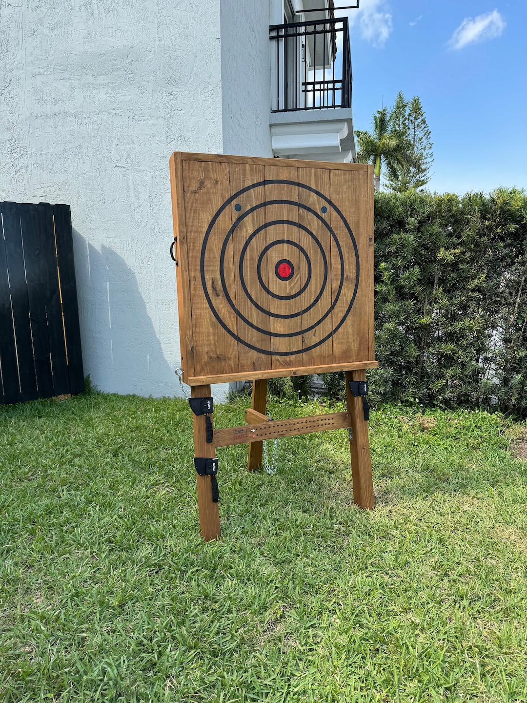 Axe Throwing Set Wood Backboard and 3 Throwing Axes for Outdoor Indoor