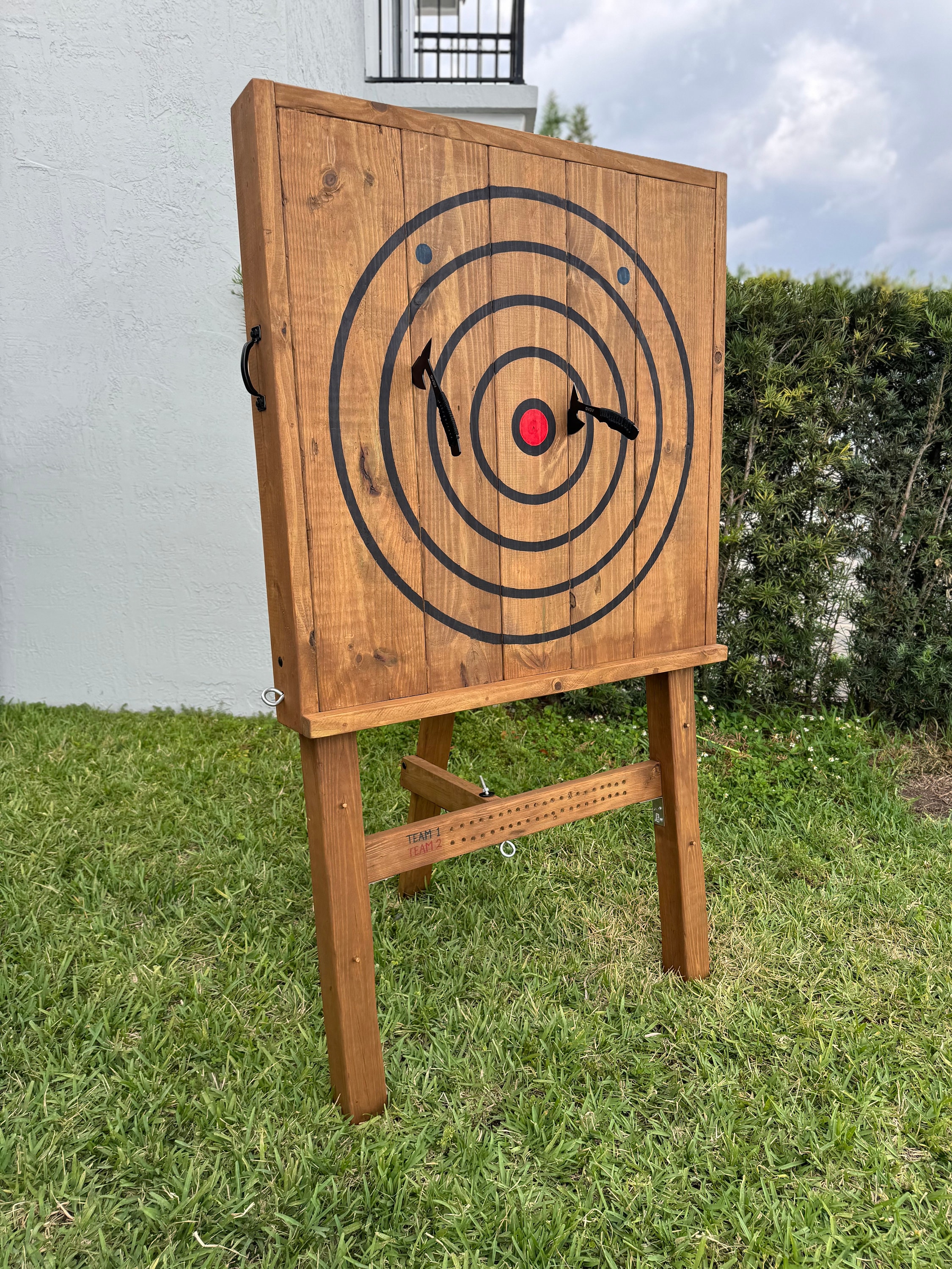 Axe Throwing Set Wood Backboard and 3 Throwing Axes for Outdoor Indoor