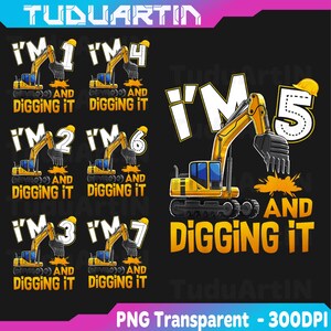 以下が含まれることがあります： 「I'm 1 and Digging It」から「I'm 7 and Digging It」までのテキストが入った、黄色の掘削機のグラフィックのコレクション。デザインは黒い背景にあり、上部にはブランド名「TUDUARTIN」があります。画像には掘削機のグラフィックも含まれています。