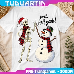 Może przedstawiać: Biały t-shirt z grafiką przedstawiającą szkielet w czerwono-białej czapce Mikołaja i czerwono-czarnym szaliku w kratę, przybijający piątkę bałwanowi w czarnym cylindrze. Na koszulce znajduje się napis Well, hell yeah!