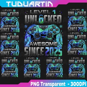 Pu&ograve; includere: Grafica digitale con un controller di gioco blu e verde e la scritta "AWESOME SINCE 2025". Controller pi&ugrave; piccoli con "UNLOCKED" e "AWESOME SINCE" e vari anni circondano l'immagine centrale. File PNG.