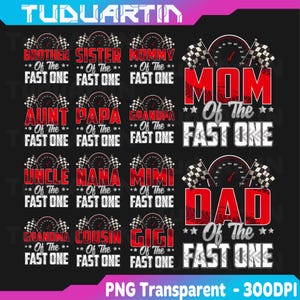 Op de afbeelding: Een verzameling race-thema ontwerpen met tekst als "Broer", "Zus", "Mama" en "Papa". Elk ontwerp bevat een snelheidsmeter, geblokte vlaggen en de zin "Of The Fast One". De ontwerpen zijn in rood en wit.