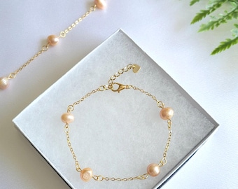 Dainty Gold Chain Bracelet: Sea Water Pearl Charm