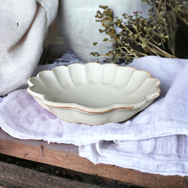 Jardino Scallop Rim Dinner Set 12 Piece Gift Boxed in White