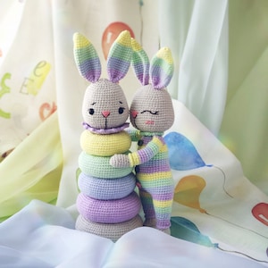 Set per bambini 2 in 1, modelli all'uncinetto Coniglio arcobaleno più coniglietto impilabile, giocattoli Amigurumi Bunny in colori pastello, modello PDF