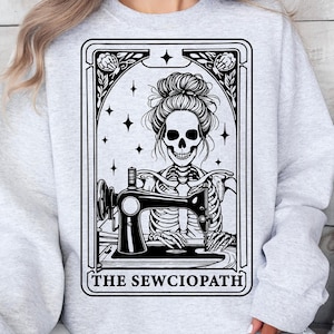 Der Sew-Ciopath Tarot Shirt, Nähen Tarot Karte Shirt, lustige Tarot Karte, Tarot Karte Clipart, Tarot Png, Nähen Tarot Karte