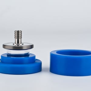 Tungsten spinning top with hand polished base set, average 15-20 minutes, best record 25-30+ minutes