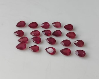 Rubi natural preenchido com vidro, lapidado em formato de pera facetada de 5 x 7 mm, qualidade AAA.