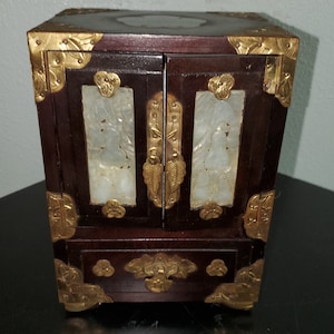 Vintage Chinese Sieradendoos met Jade Panelen en Werkende Muziekdoos