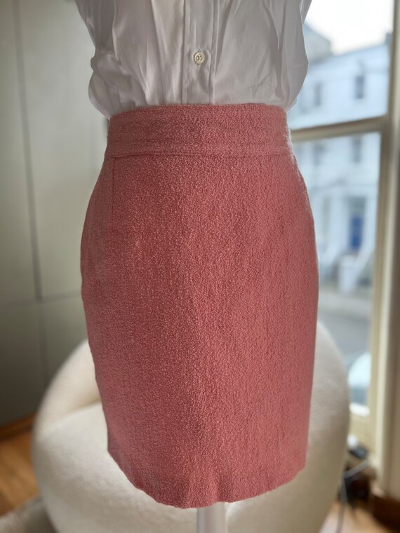 Gorgeous vintage skirt in pink wool made in Franc… - image 2