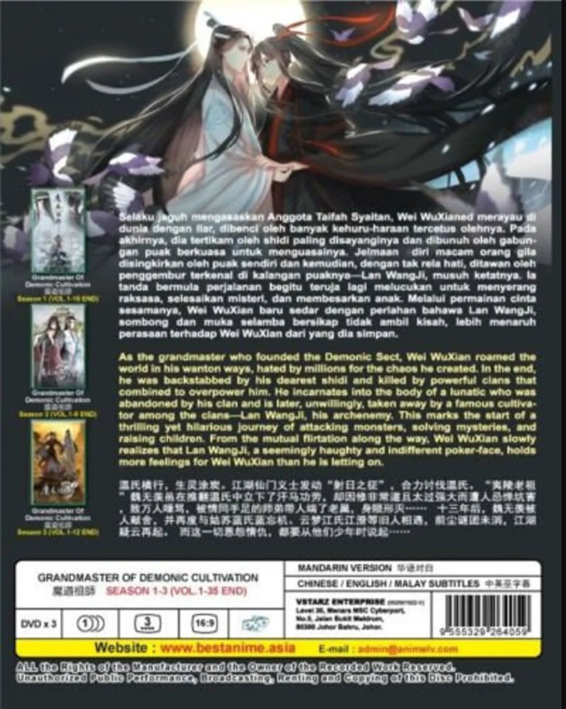 K&ouml;nnte beinhalten: DVD-Box-Set der Anime-Serie Grandmaster of Demonic Cultivation, auch bekannt als Mo Dao Zu Shi. Das Box-Set zeigt ein farbenfrohes Bild von zwei Charakteren aus der Serie, Wei Wuxian und Lan WangJi, vor einem dunklen Hintergrund. Der Text auf dem Box-Set enth&auml;lt den Titel der Serie, die Staffel- und Volumenummern sowie die verf&uuml;gbaren Sprachoptionen. Das Box-Set ist in Mandarin, Chinesisch, Englisch und Malaiisch erh&auml;ltlich.