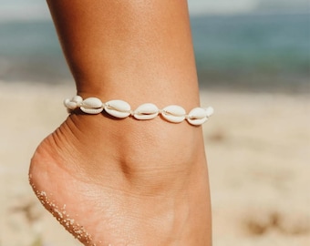 Handgemaakte enkelband met kaurischelp: boho-strandsieraden, waterdicht
