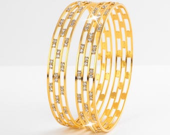 Vergulde armbandset met zirkonia: Indiase bruids Kada-sieraden