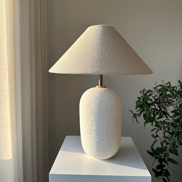 Gold Detaillierte Keramik Strukturierte Nordic Boho Zeitgenössische Tischlampe / Nachttischlampe für Wohnzimmer, Eingangsbereich und Schlafzimmer Dekoration