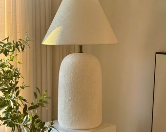 Lámpara de mesa de cerámica de 71 cm (28 pulgadas). Pantalla de cerámica texturizada sin esmaltar, ideal para la entrada, el dormitorio o la sala de estar para lograr un estilo wabi-sabi.