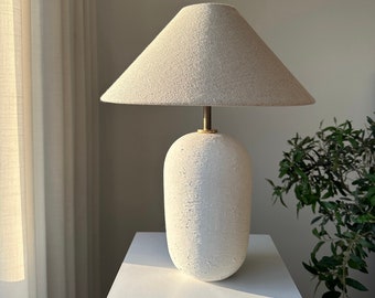 Gold Detailed Ceramic Textured Nordic Bohemian Contemporary Style Table Lamp / Bedside Lamp for Living Room, Entryway and Bedroom Decoration
