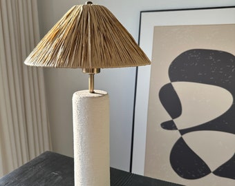 Grote witte keramische getextureerde Wabi Sabi-stijl lamp en raffia lampenkap bedlampje voor woonkamer, hal en slaapkamerdecoratie