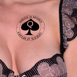RAINHA DE ESPADAS, tatuagem temporária sensual, safada e pervertida em preto. Você tem preferência sexual por homens negros?