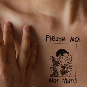 S'il vous plaît, NON ! Pas ça ! Tatouage temporaire BDSM pervers et sexy en noir. C'est un excellent moyen de pimenter votre jeu de rôle sexuel !