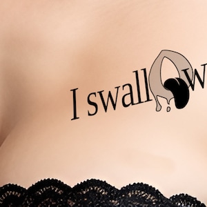 J'AVALLE, tatouage temporaire érotique coquin et sexy en noir. Ajoutez une touche de sensualité et d'espièglerie à leurs moments intimes.