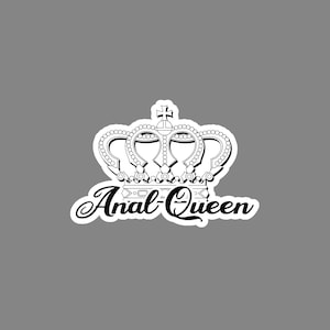 REINE ANAL ! Tatouage temporaire sexy, coquin et crépus en noir. Elle a un visage vraiment mignon et porte une couronne !