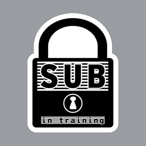 SUB em TRAINING PADLOCK, tatuagem temporária bdsm hot kinky em preto. Use em qualquer momento que importa. Esta tatuagem deixa você ousada e sexy!