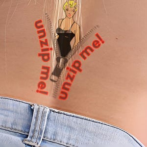 Entpacke mich! Heiß, freches Tattoo in Farbe. Lassen Sie Ihre Haut scharf aussehen!