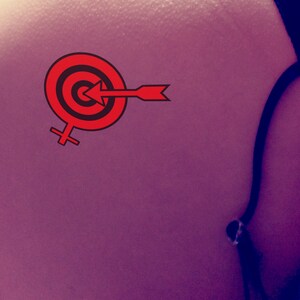 Tatuagem temporária TARGET G-SPOT sexy erótica em vermelho. Faça uma declaração sem dizer uma palavra!